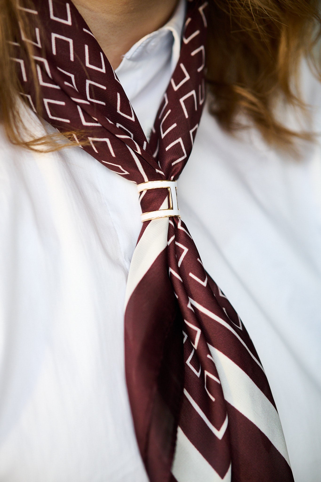 Skjerfring "H" - Hvit