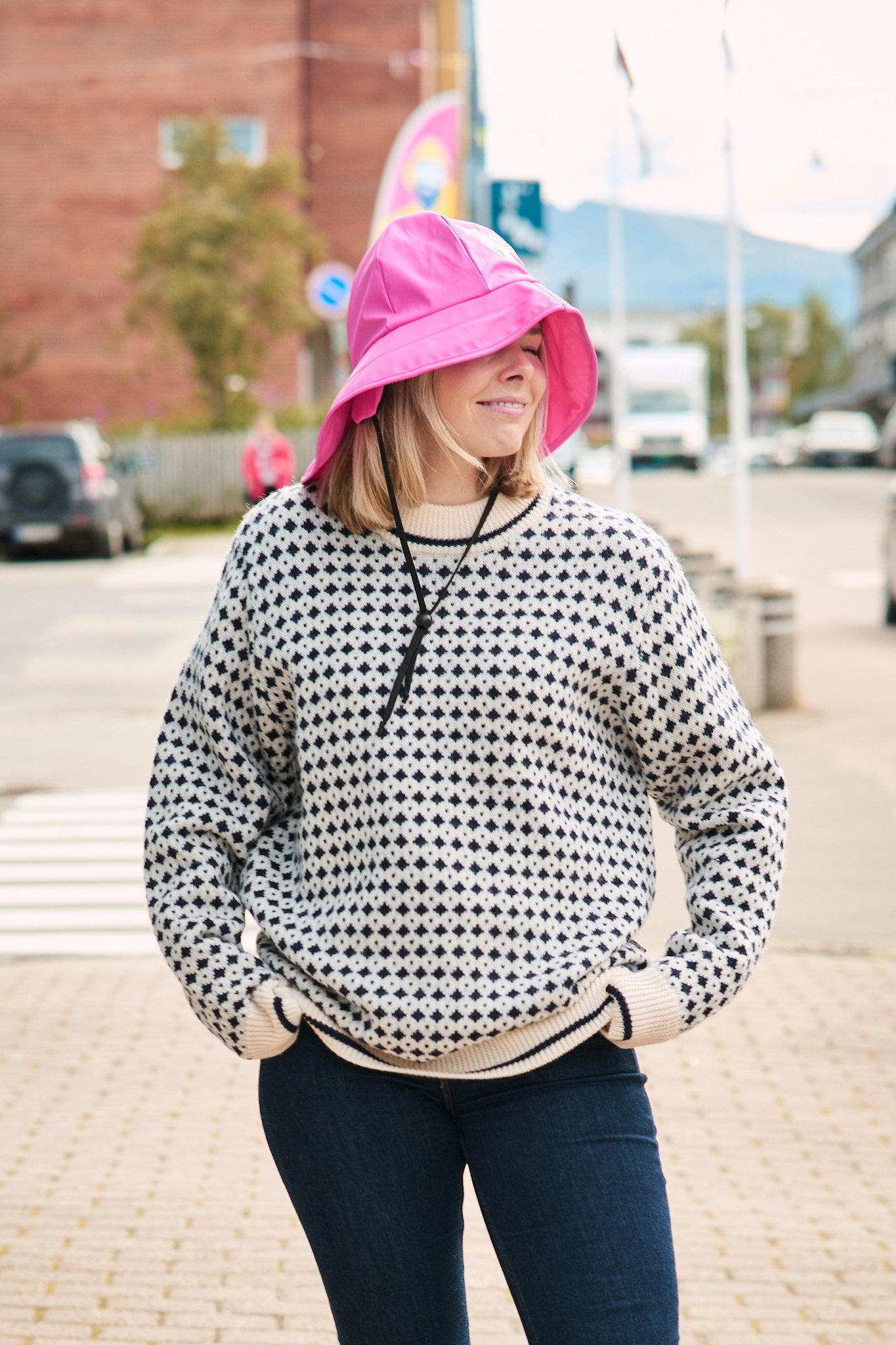 Knitted Pullover R-Neck - White/Blue