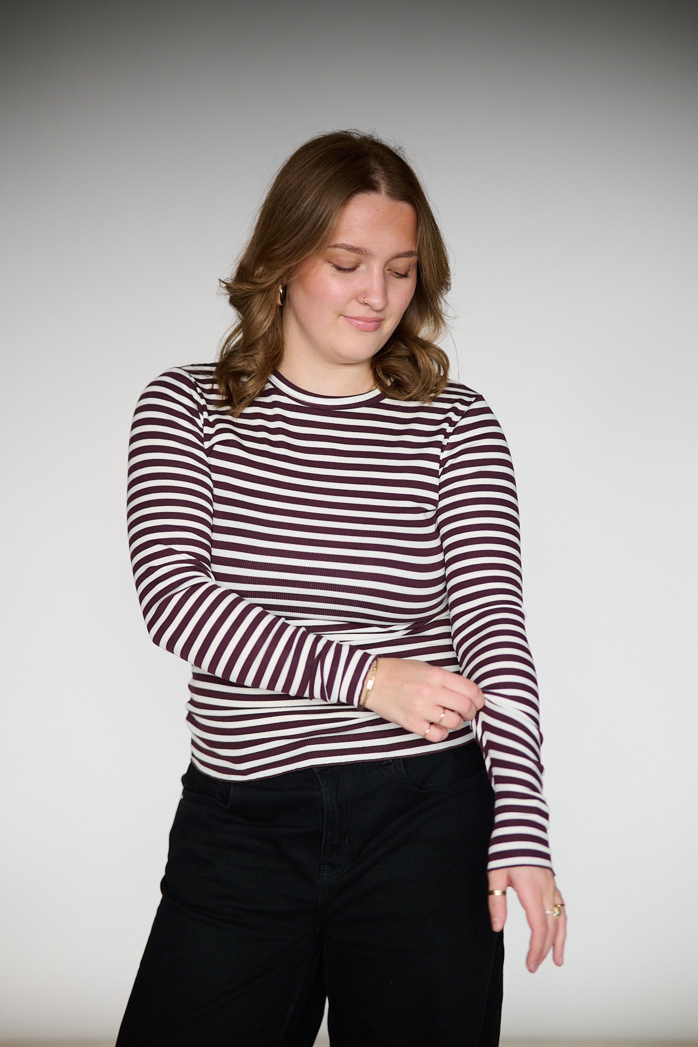 Ika 11 - White/Burgundy Stripe