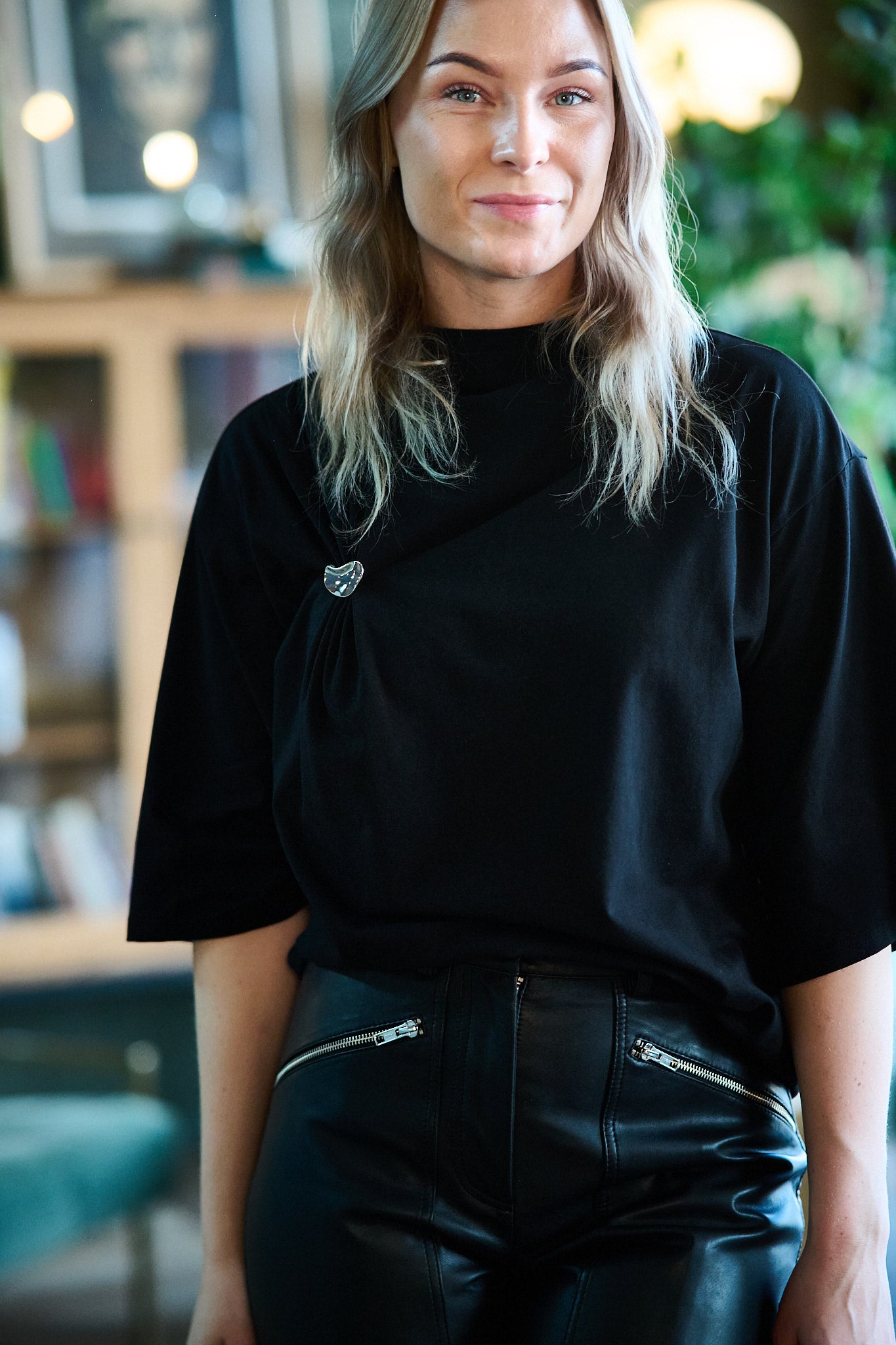 Ria 2/4 SS Top - Black