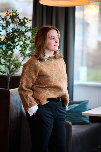 Lulu Brushed LS Argyle Knit O-Neck - Golden Brown