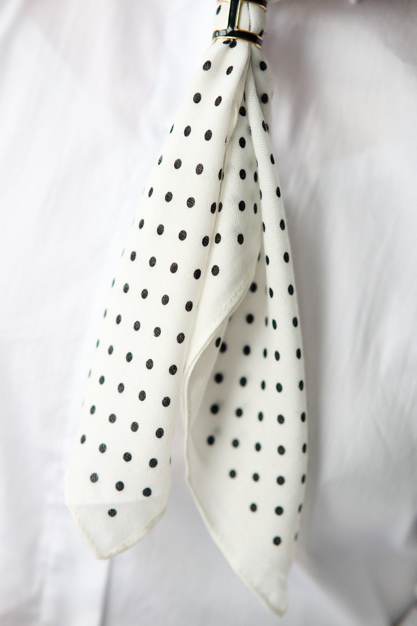 Skjerf m/prikker 65x65 - Offwhite