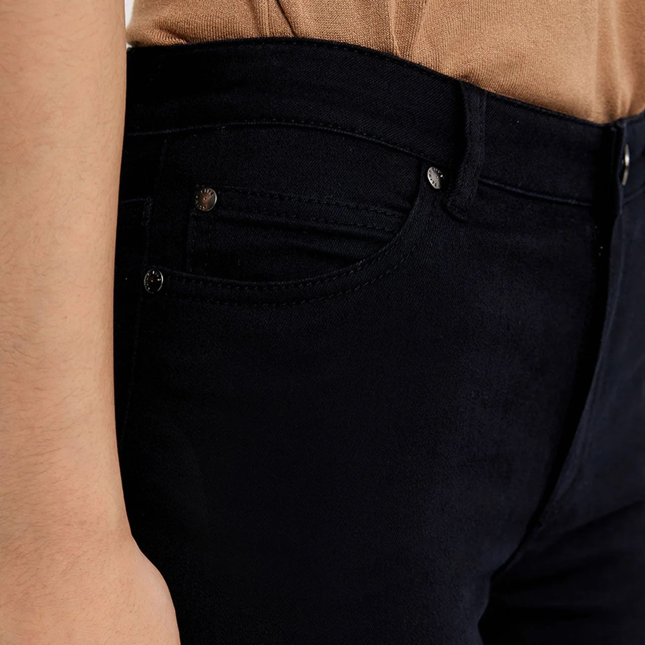 Kate 520 Regular Black