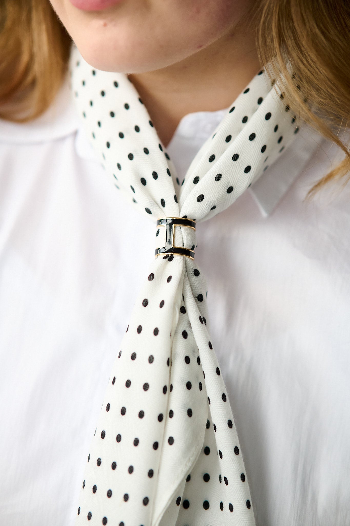 Skjerfring "H" - Sort