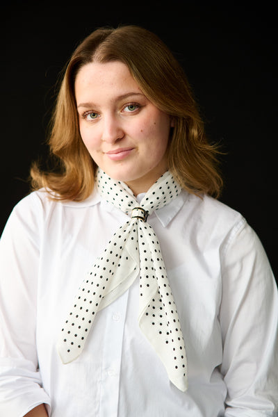 Skjerf m/prikker 65x65 - Offwhite