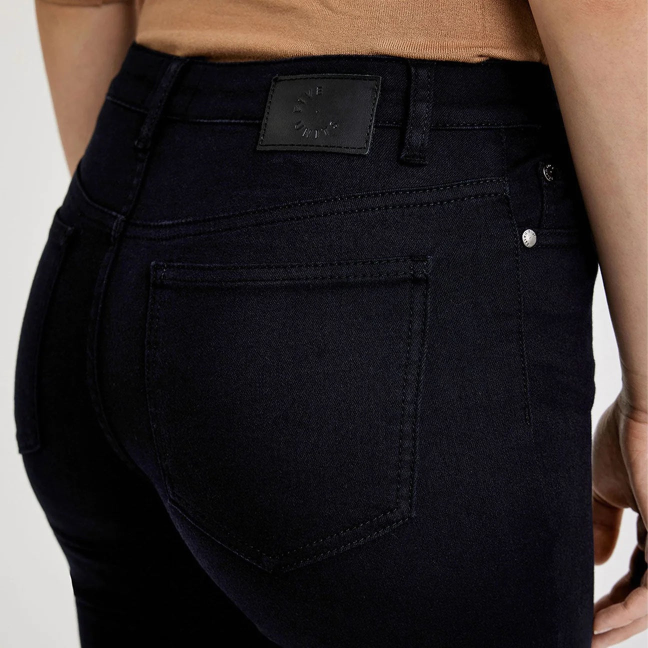 Kate 520 Regular Black