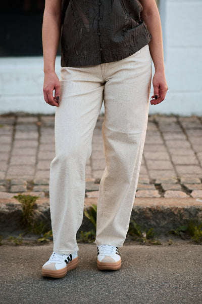Una MW Barrel Jeans Egret