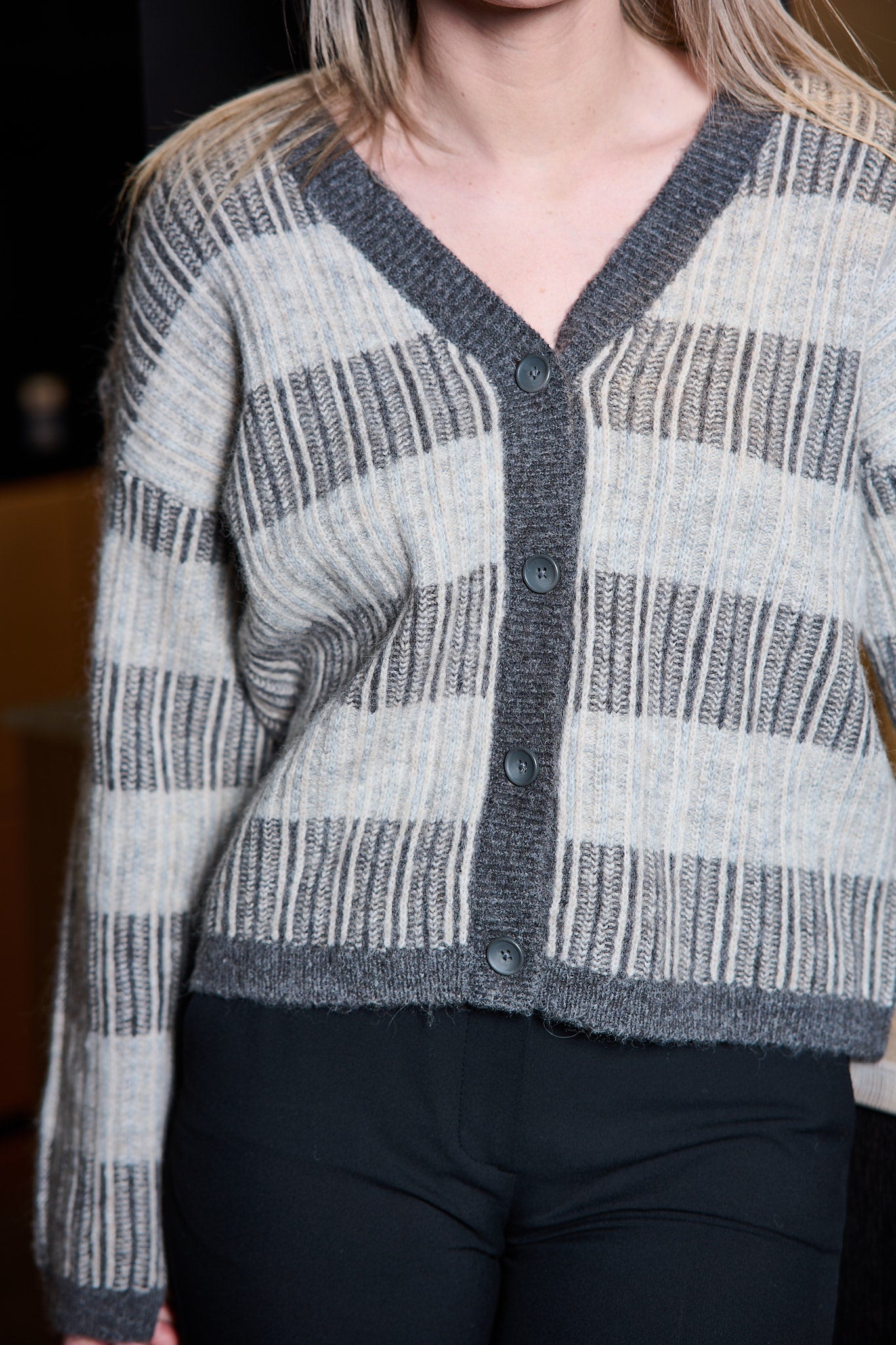 Alva LS Knit Stripe V-cardigan - Grey Melange