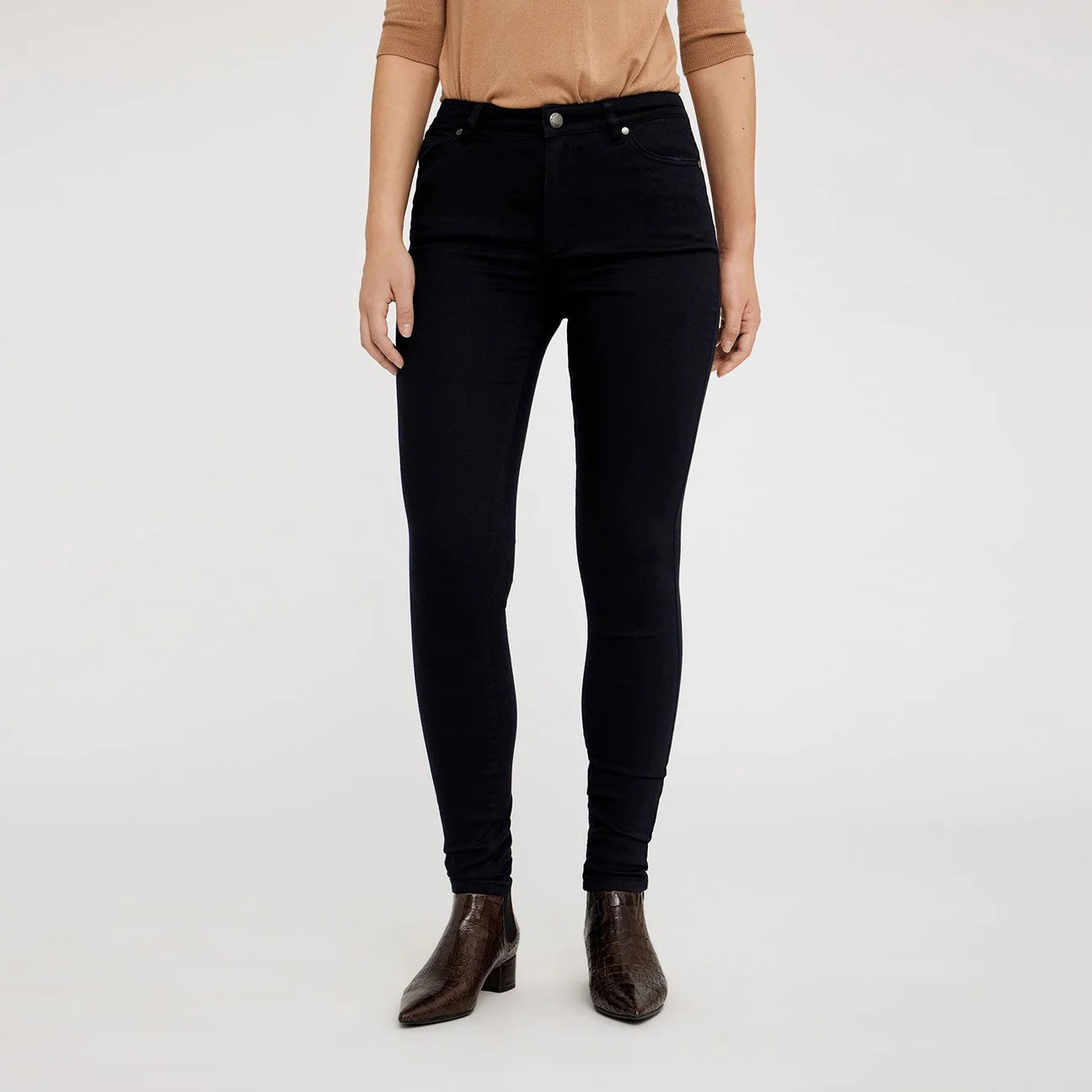 Kate 520 Regular Black