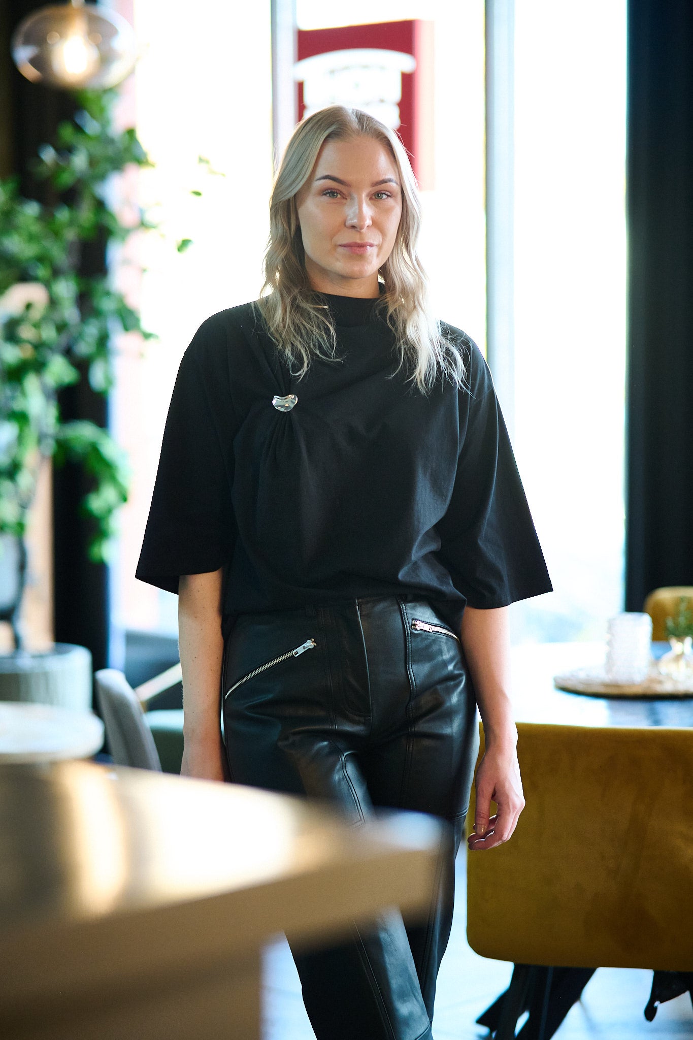 Ria 2/4 SS Top - Black