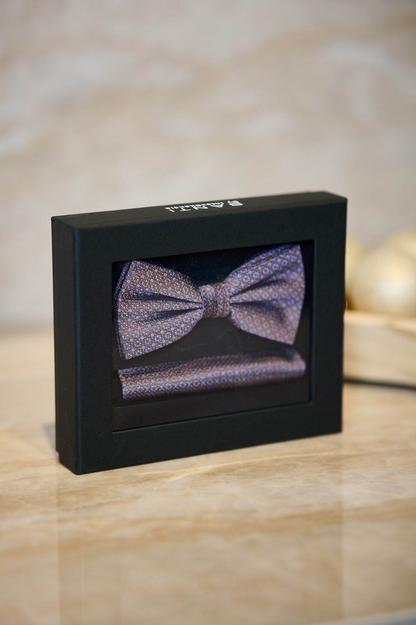 Sløyfe m/lommetørkle - Småmønstret Brun