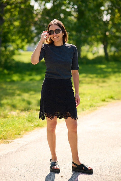 Livia 2 Black