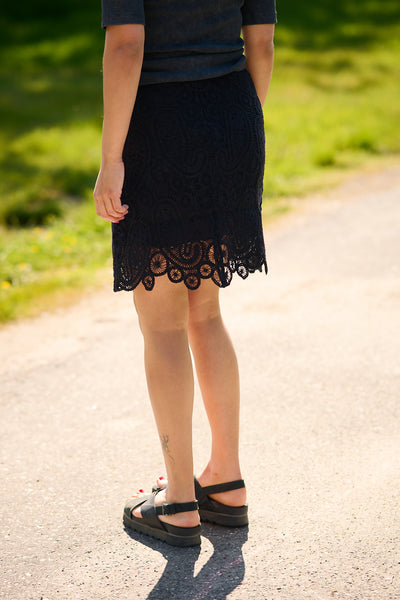Livia 2 Black