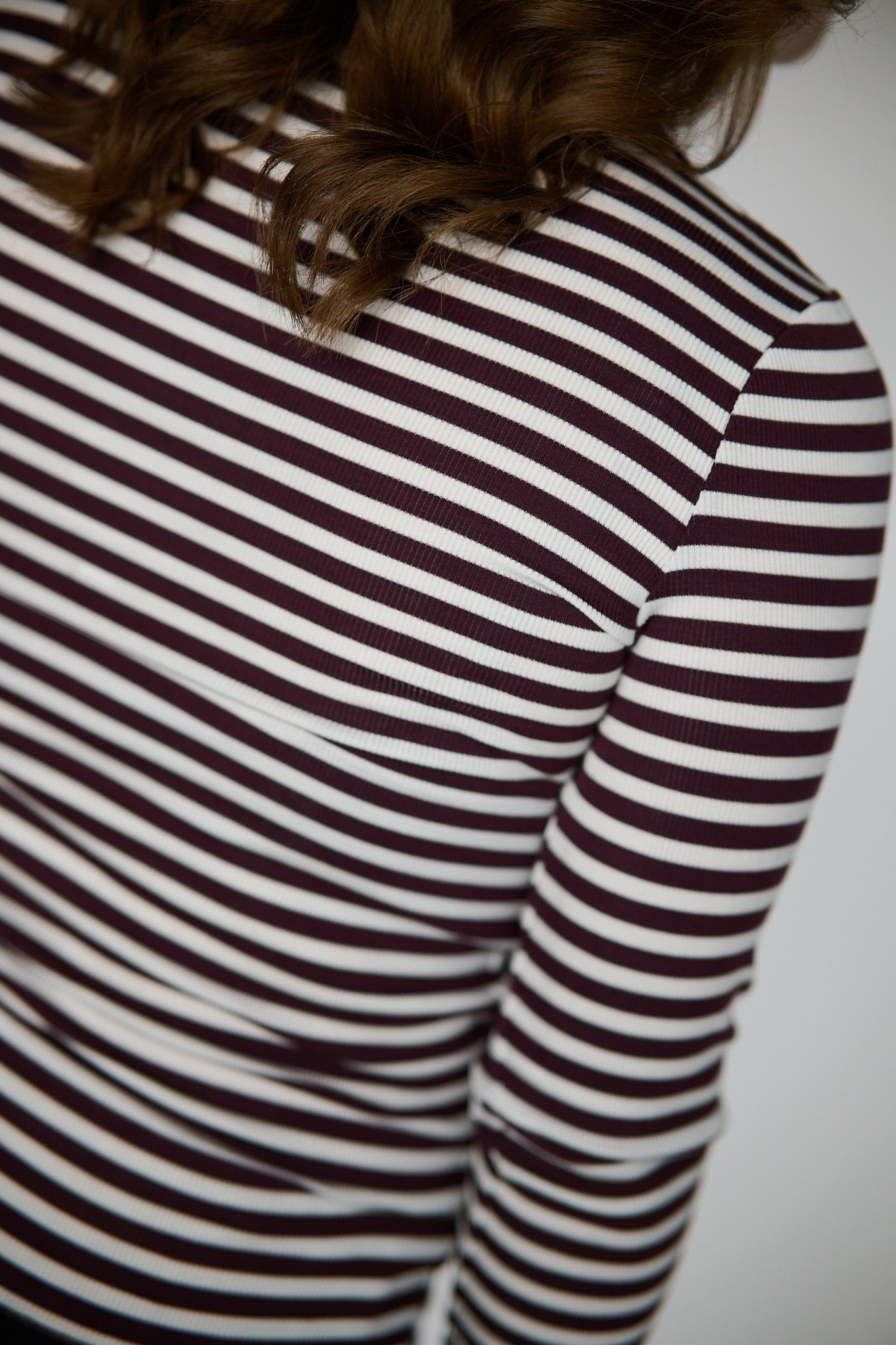 Ika 11 - White/Burgundy Stripe