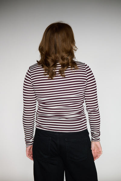 Ika 11 - White/Burgundy Stripe