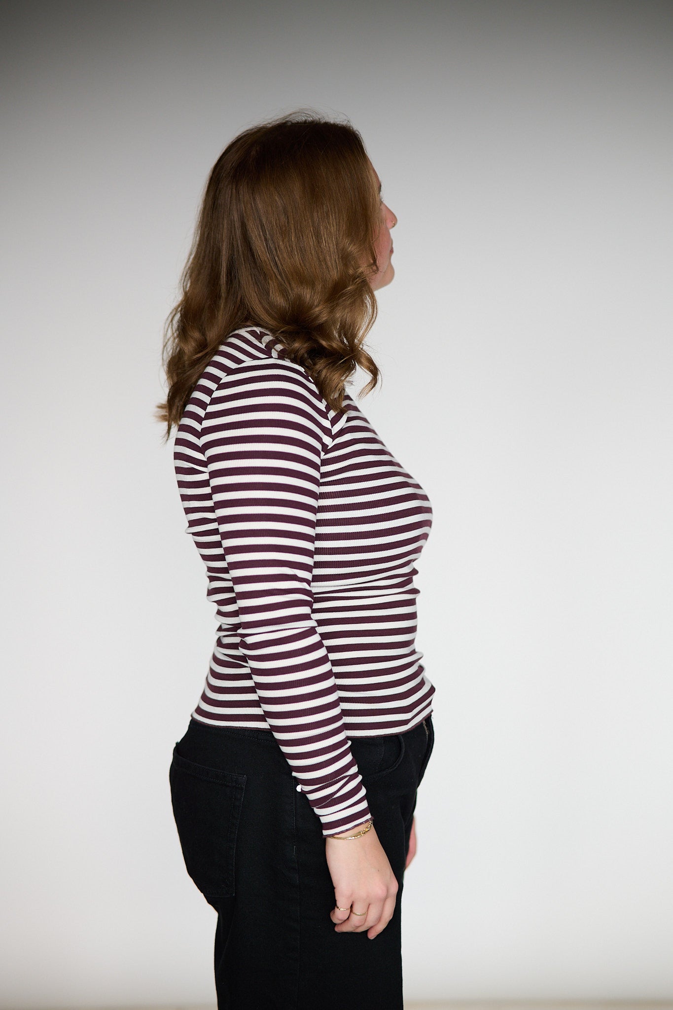 Ika 11 - White/Burgundy Stripe