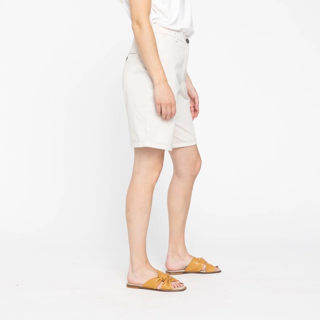 Emma Shorts 057